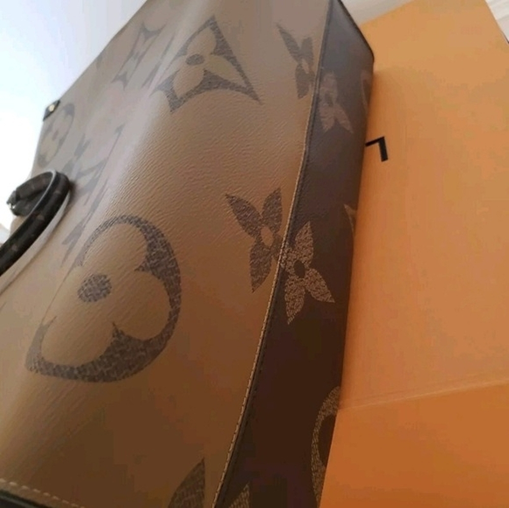 Monogram Giant OnTheGo GM Tote Reverse Canvas Brown Torron Handles Italy - Picture 4 of 17